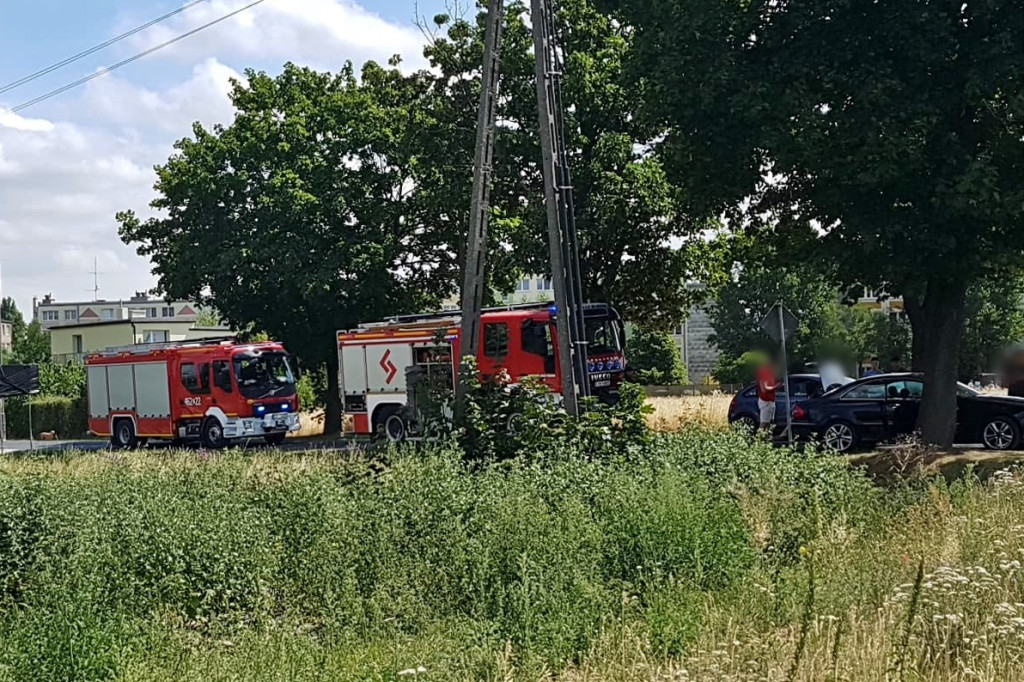 Kraksa na ruchliwym skrzyżowaniu