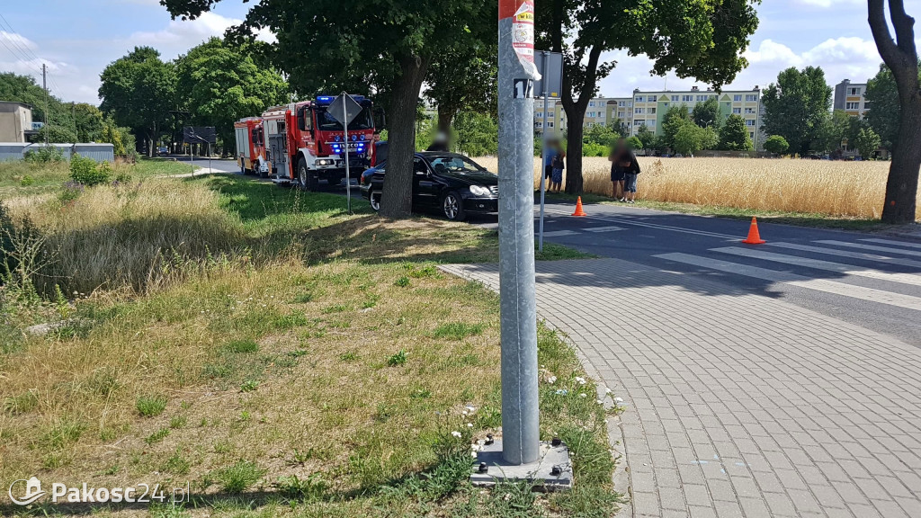Kraksa na ruchliwym skrzyżowaniu