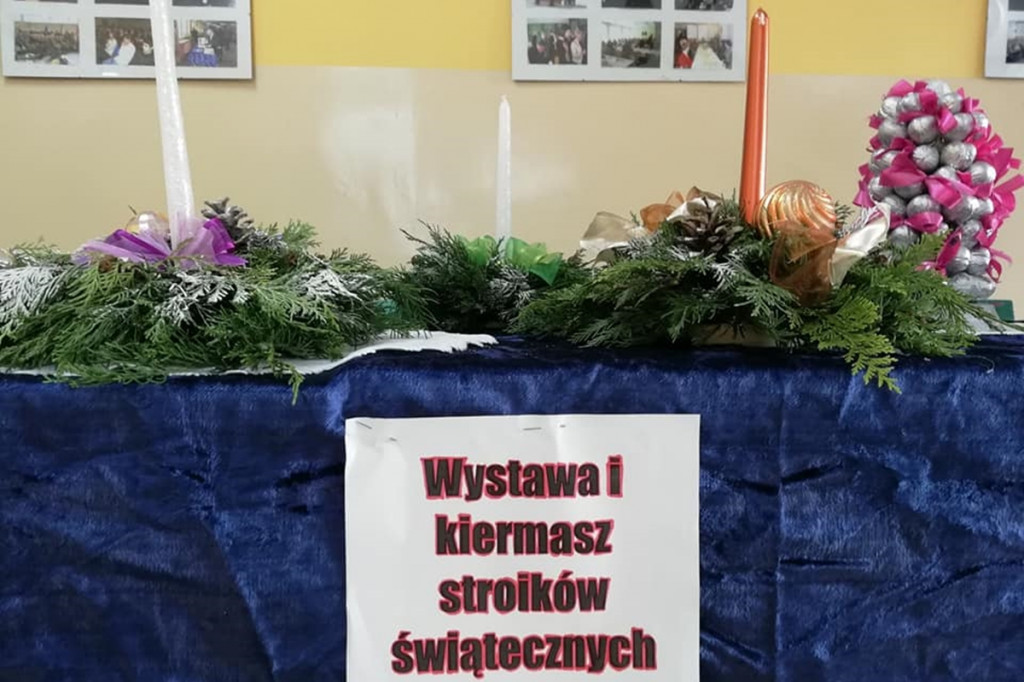 Wystawa i kiermasz świątecznych stroików