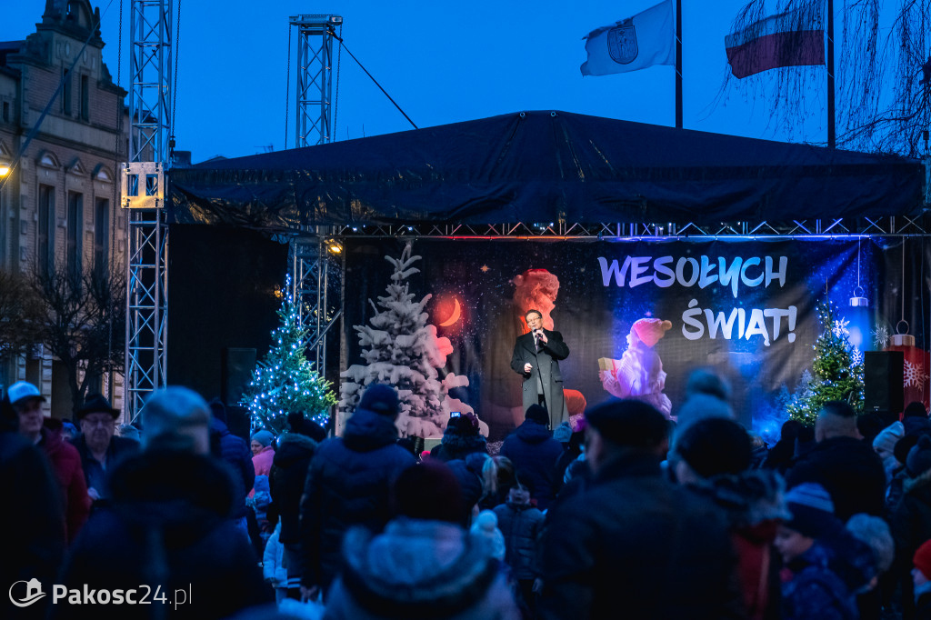 Świąteczne spotkanie przy choince