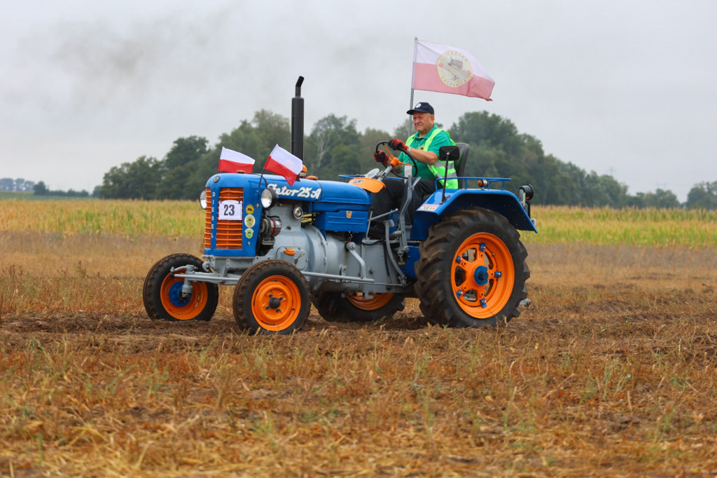 Kujawsko-Pałucki Rajd traktorów na polach Wielowsi