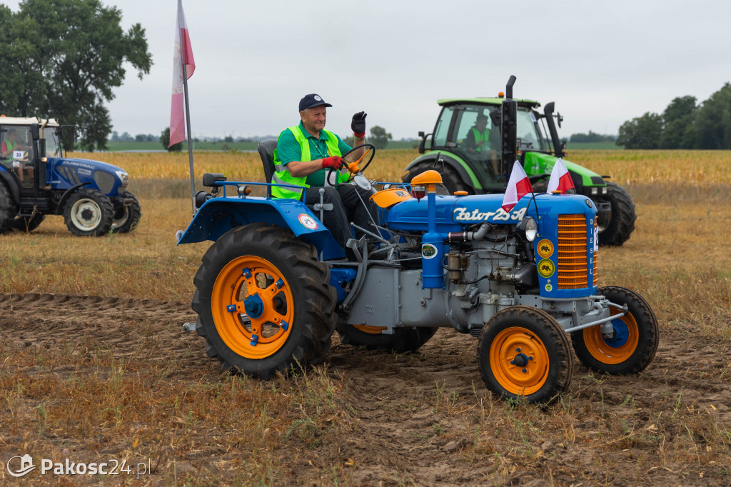 Kujawsko-Pałucki Rajd traktorów na polach Wielowsi