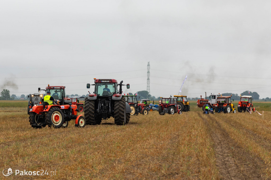 Kujawsko-Pałucki Rajd traktorów na polach Wielowsi