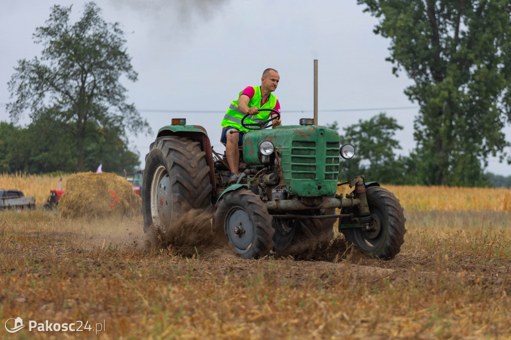 Kujawsko-Pałucki Rajd traktorów na polach Wielowsi