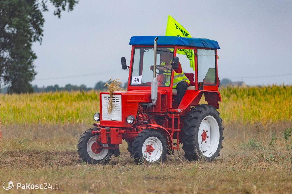 Kujawsko-Pałucki Rajd traktorów na polach Wielowsi