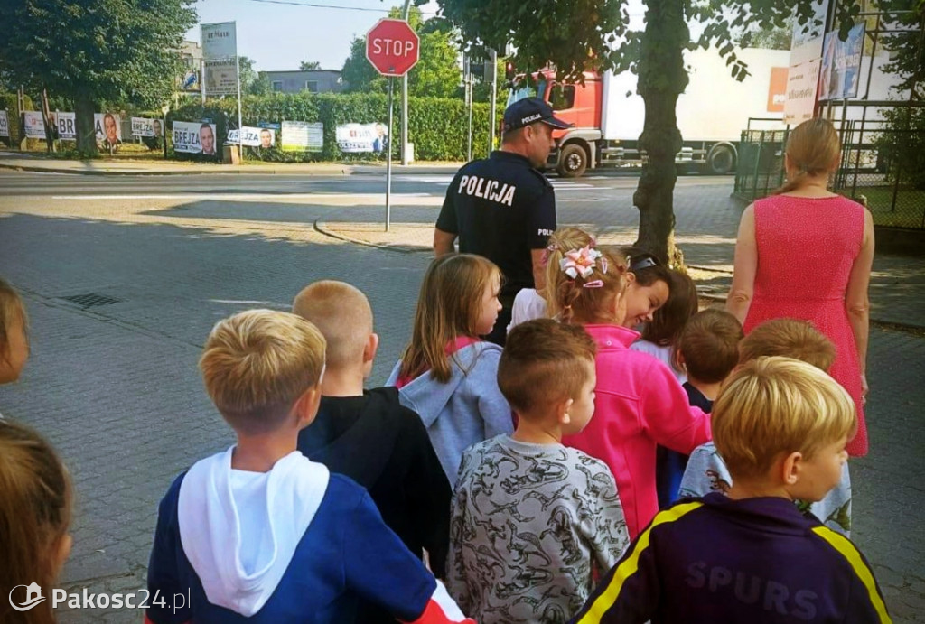 Pakoskie pierwszaki znają dla pieszych znaki