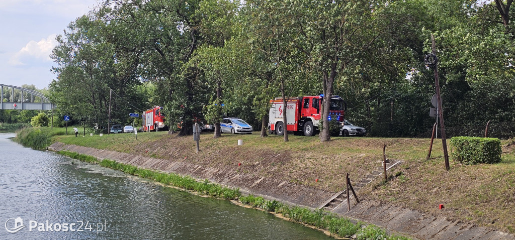 Śmieciarka zarwała most na śluzie