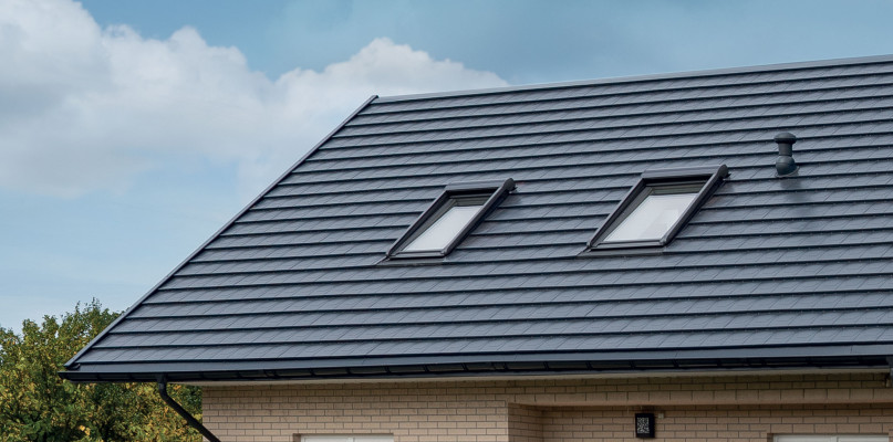 Blachodachówka panelowa – porównanie blachodachówek panelowych dwumodułowych z pan