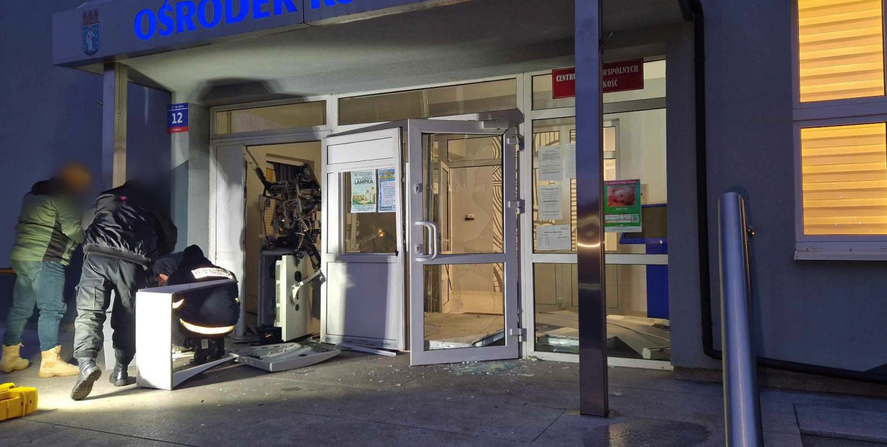 W Pakości złodzieje wysadzili w powietrze bankomat