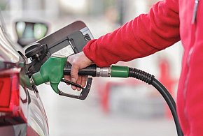 Ceny paliw. Kierowcy nie odczują zmian, eksperci mówią o "napiętej sytuacji"-7577