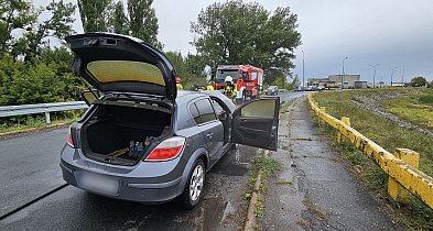 Opel zapalił się na tamie koło Pakości-8942