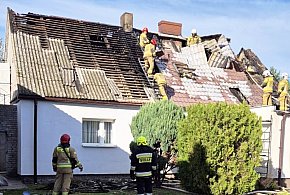 Pod Pakością palił się dom. 9 zastępów straży w akcji-9074