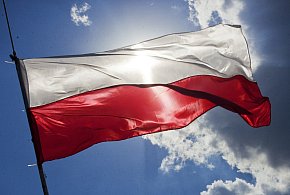 Flaga i hymn na nowo? Rząd chce korekty przepisów dot. symboli narodowych-11022