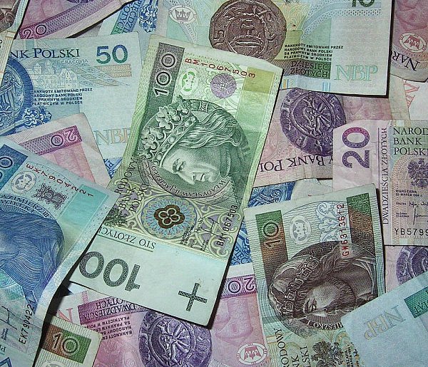 Przez lata dostawali zaniżoną emeryturę. Przełom dla tysięcy seniorów-11168