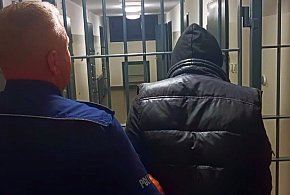Pościg za audi zaczął się w Rybitwach. Kierowca dojechał prosto do aresztu-11607