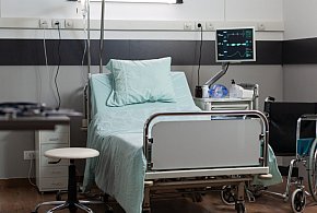 Lek wycofany z powodu zanieczyszczeń. W środku znaleziono fragmenty szkła-11723