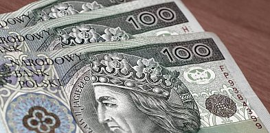 Państwo dopłaca 240 zł. Pieniądze właśnie trafiają na konta Polaków