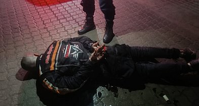 Włamał się do marketu w Pakości. Policja zatrzymała go po chwili