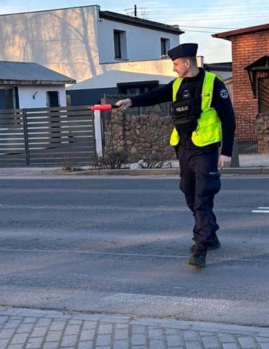 Kontrole w Pakości. Trzeźwi kierowcy, pijany rowerzysta