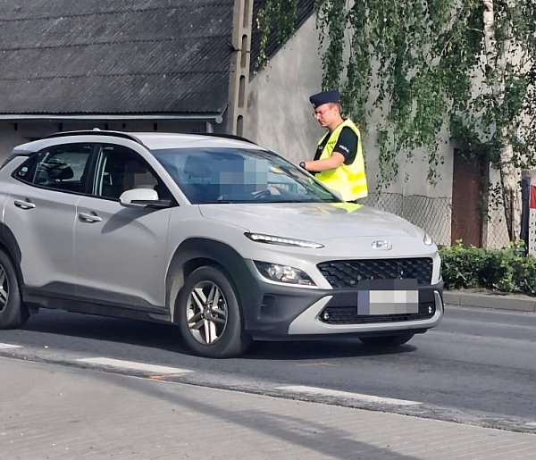 Policjanci sprawdzili kierowców w Pakości-11493