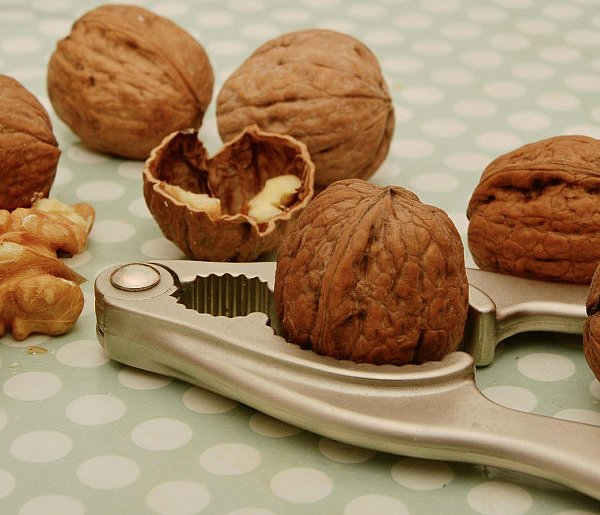 Groźny pestycyd w popularnych orzechach. Trwa wycofywanie ze sklepów