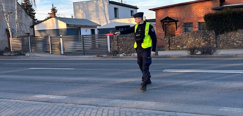 Kontrole w Pakości. Trzeźwi kierowcy, pijany rowerzysta